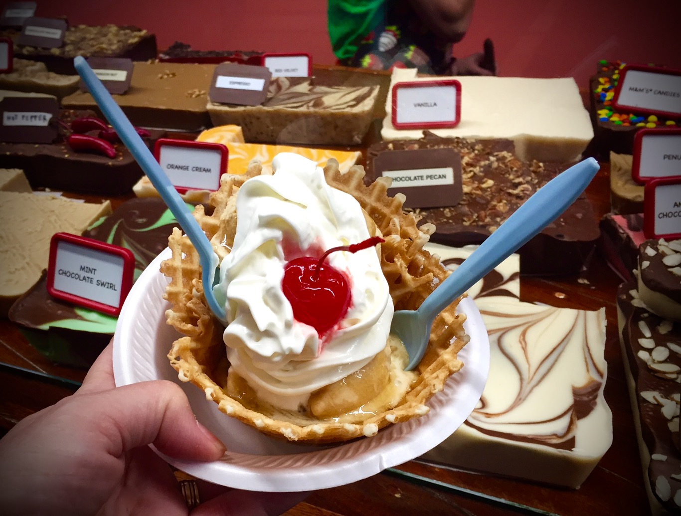 Fudgeboat hot fudge sundae