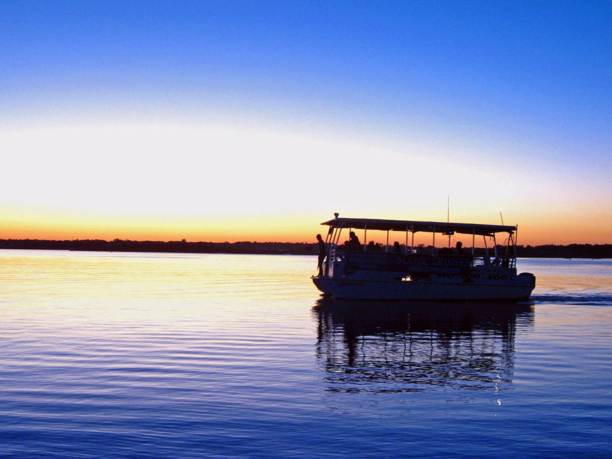 Tour boat