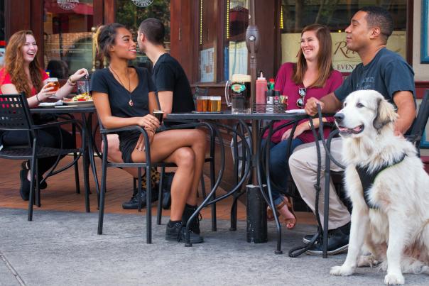 Outdoor dining at Front Street Brewery